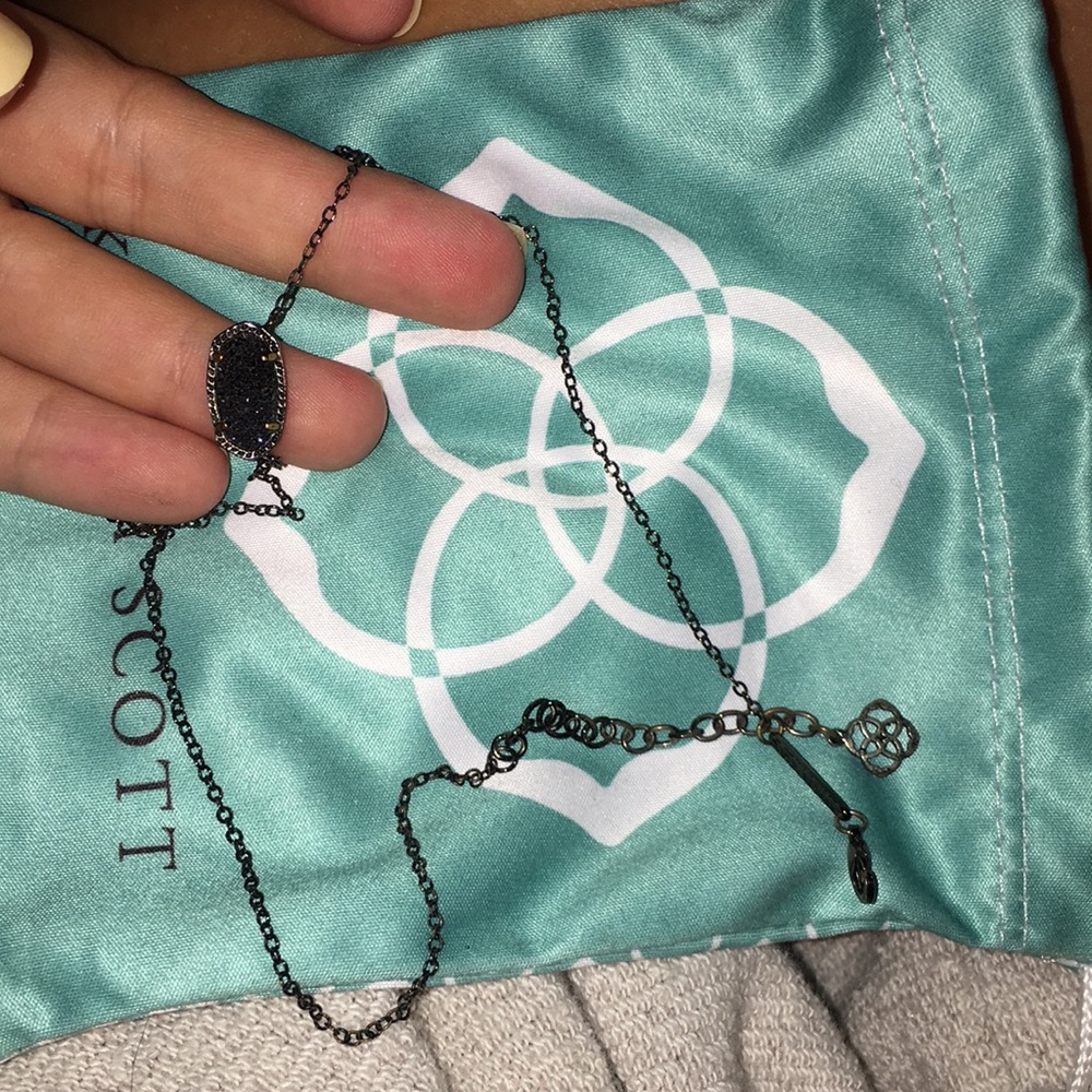 Kendra Scott necklace